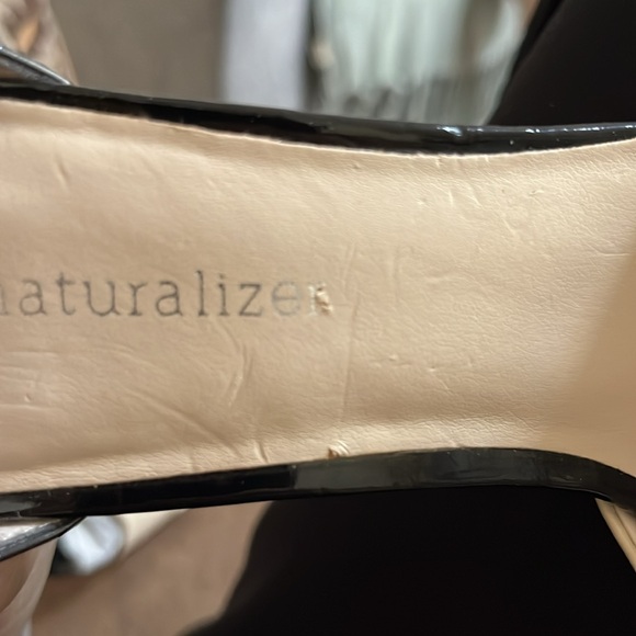 Women Leather Naturalizer High heels two tone shoes Size 8.5 - Picture 11 of 11